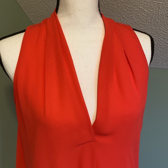 Lush Pleated V-neck Tank - Picture 5 of 11